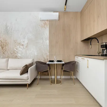 Apartment Stylowy Z Klimatyzacja I Balkonem Blisko Starego Miasta By Renters