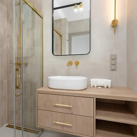 Stylowy Z Klimatyzacja I Balkonem Blisko Starego Miasta By Renters Apartment